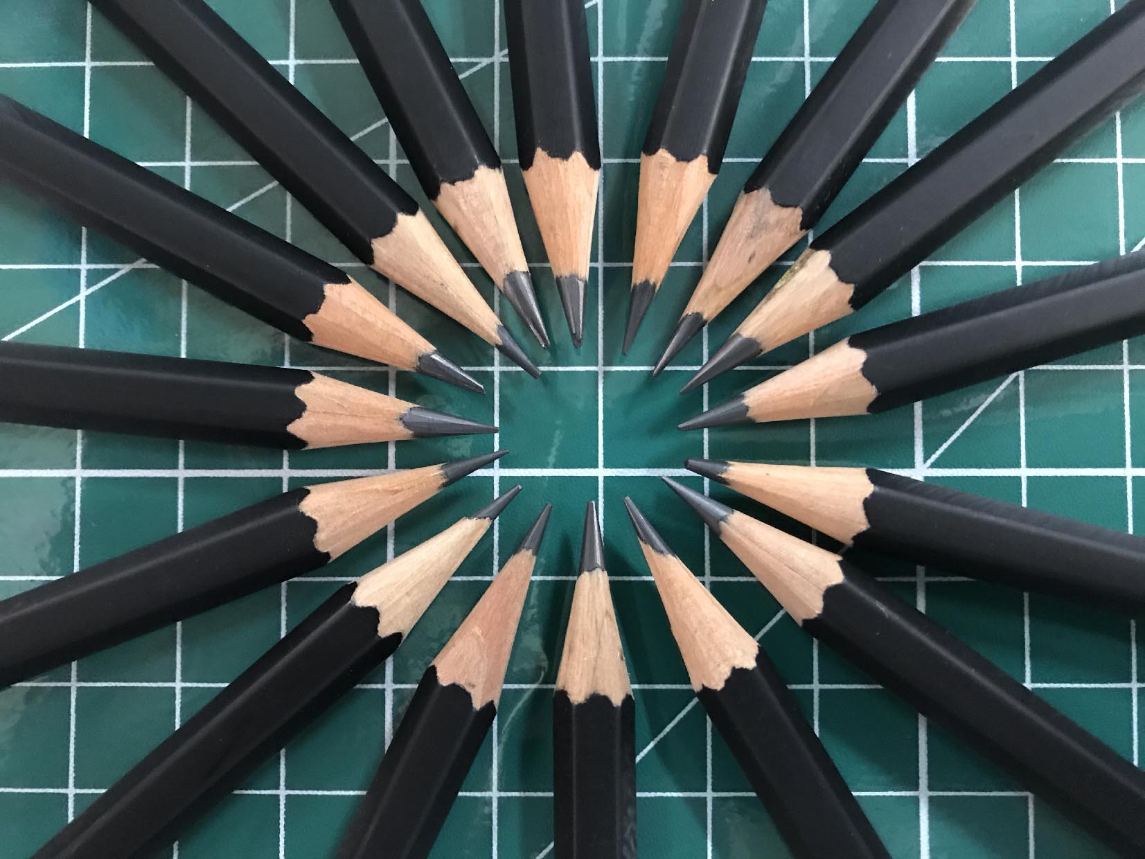 Crayons pour Dessiner : Comment les Choisir ?
